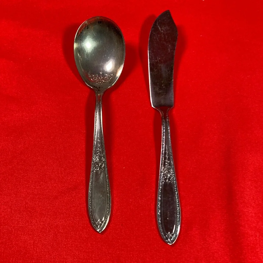 2- Vtg Wm Rogers & Son Triumph Butter Knife & Serving Spoon 1925 Pat